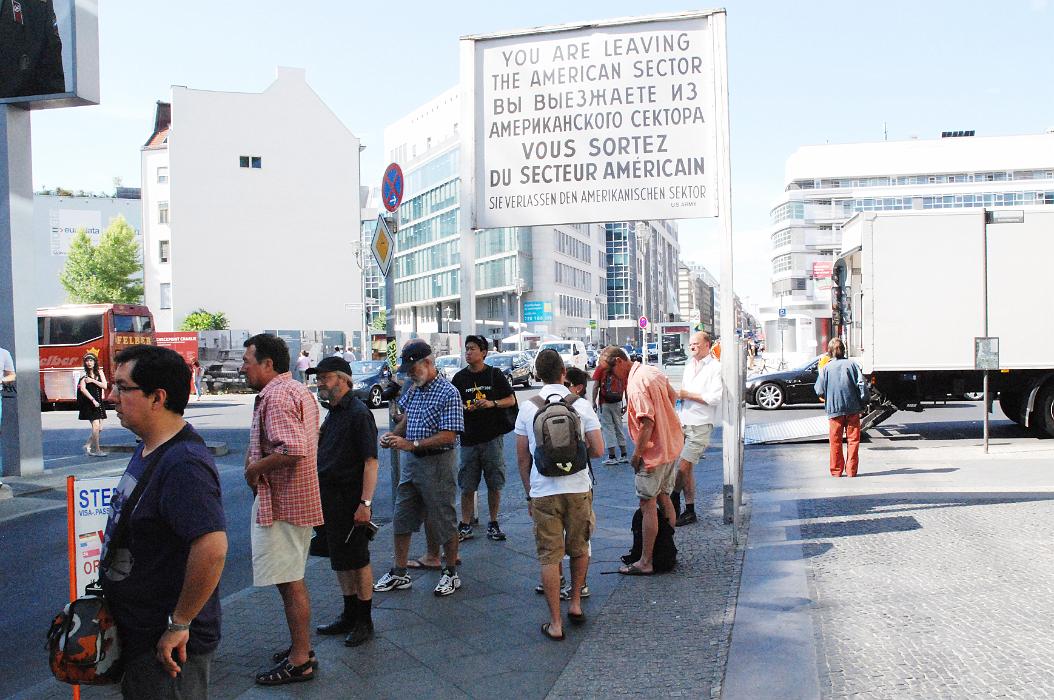 DSC_0855_edit.jpg - Checkpoint Charlie.