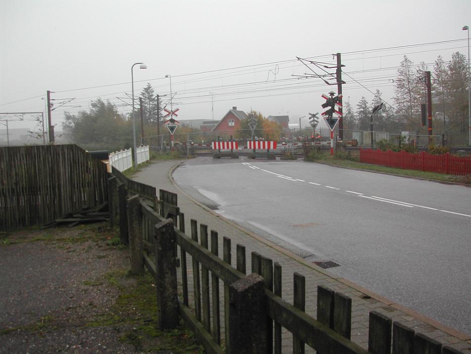 DSCN1439.JPG - Fra skoleg�rden mod oversk�ringen 2004